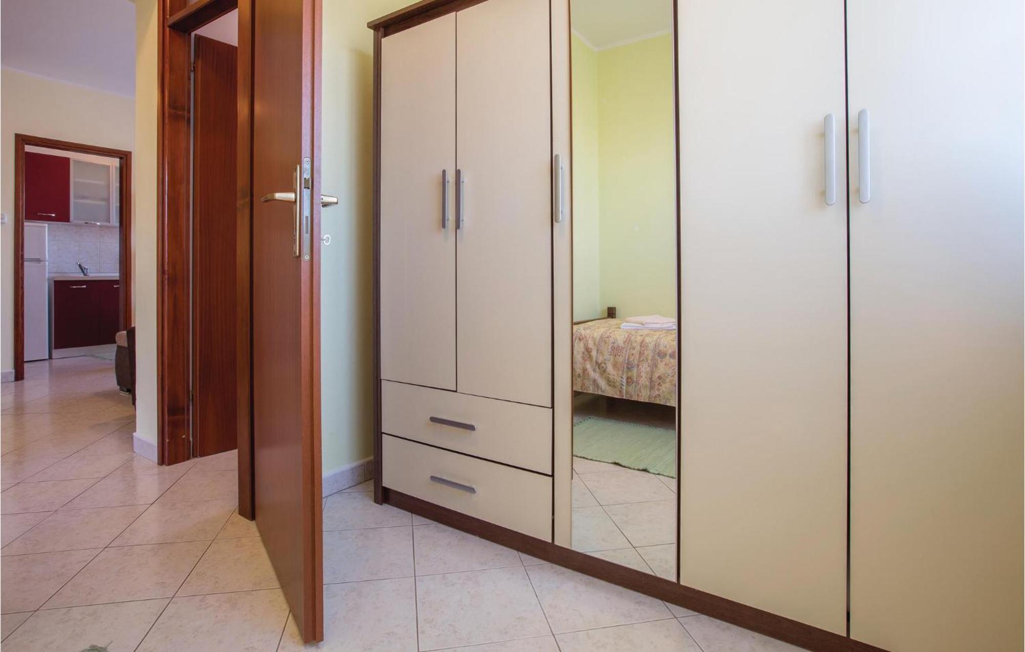 Amazing Apartment In Porec With Kitchen المظهر الخارجي الصورة
